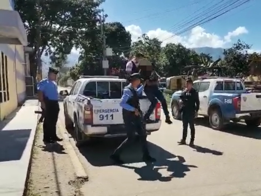 DPI arresta a individuo por el delito de tráfico de drogas y le ejecuta orden judicial pendiente por homicidio