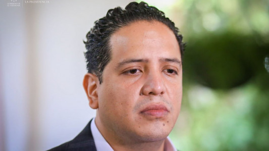 Por agresiones a una empleada, suspenden a gerente del SANAA