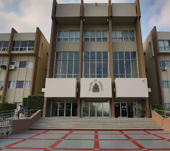 Presidenta de la CSJ ordena trasladar equipo judicial del Fuerte Cabañas a otra sede