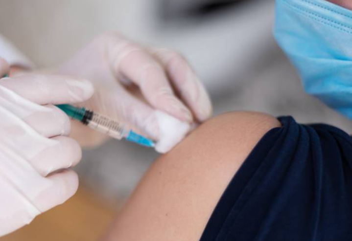 Pfizer: Latinoamérica mantiene retos en vacunación a 3 años de pandemia