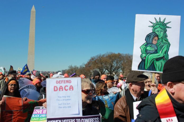 Presentan proyecto de ley para dar residencia a los «dreamers» en EE.UU. Presentan proyecto de ley para dar residencia a los «dreamers» en EE.UU.