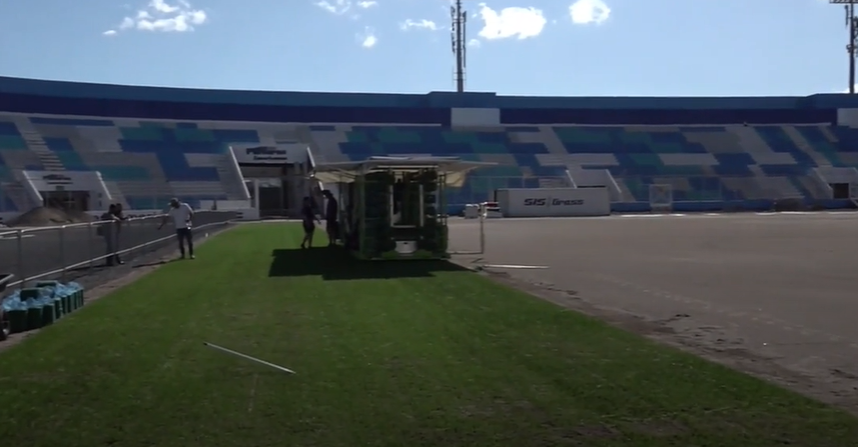 Comienza la instalación del nuevo césped en el Estadio Nacional Comienza la instalación del nuevo césped en el Estadio Nacional