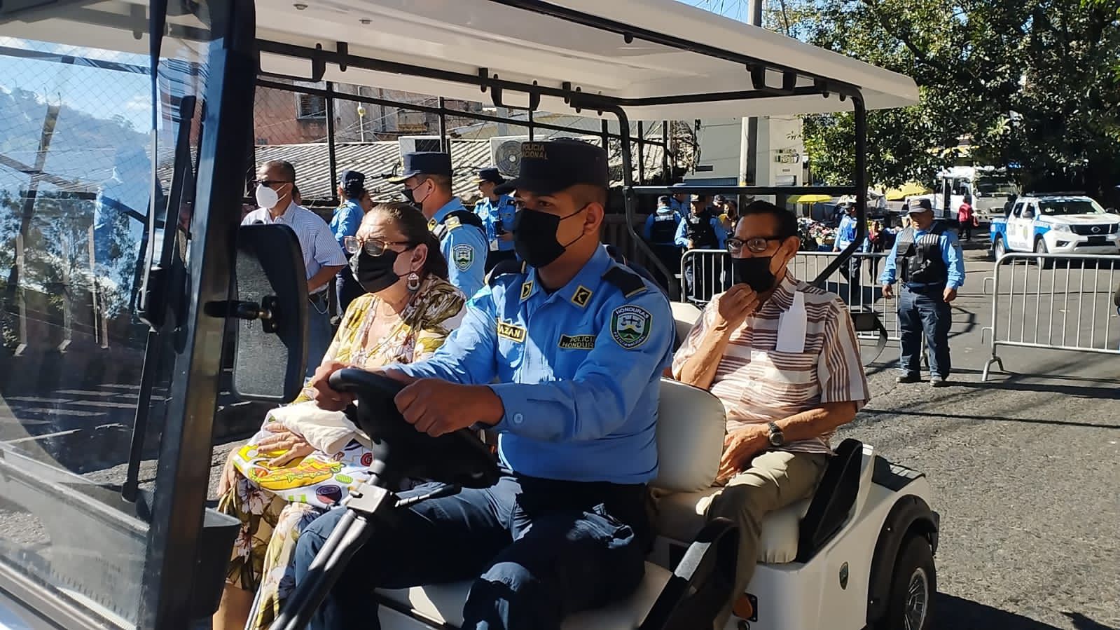 Policía Nacional implementa vehículos de trasporte de distancias cortas para movilizar capitalinos por cierre de accesos al CN