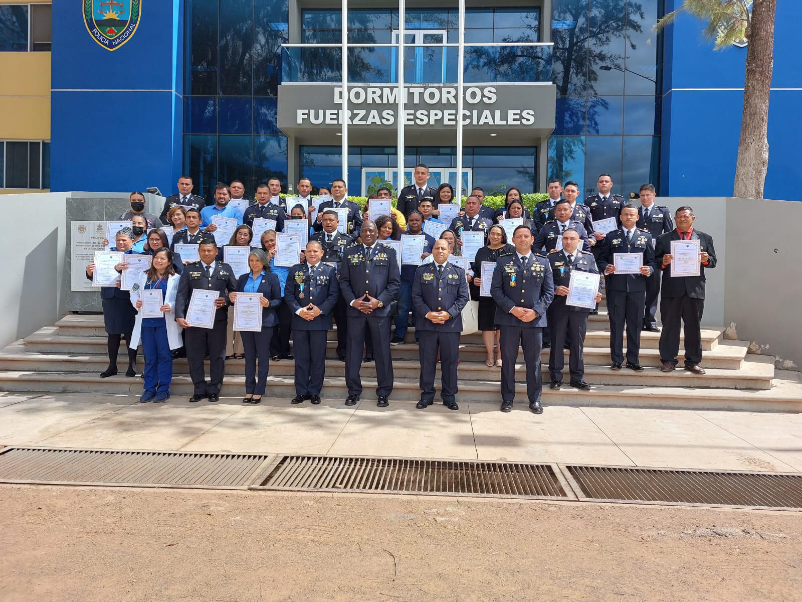 Condecorados 48 funcionarios de Fuerzas Especiales