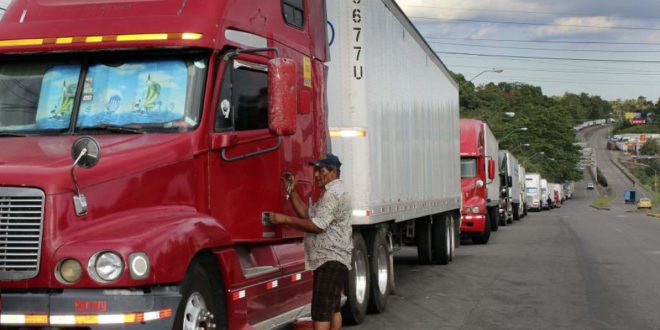 Transportistas de Carga Pesada bloquean el acceso a Tegucigalpa Transportistas de Carga Pesada bloquean el acceso a Tegucigalpa