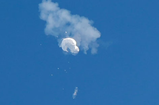 China protesta por el derribo de su globo espía que sobrevolaba Estados Unidos