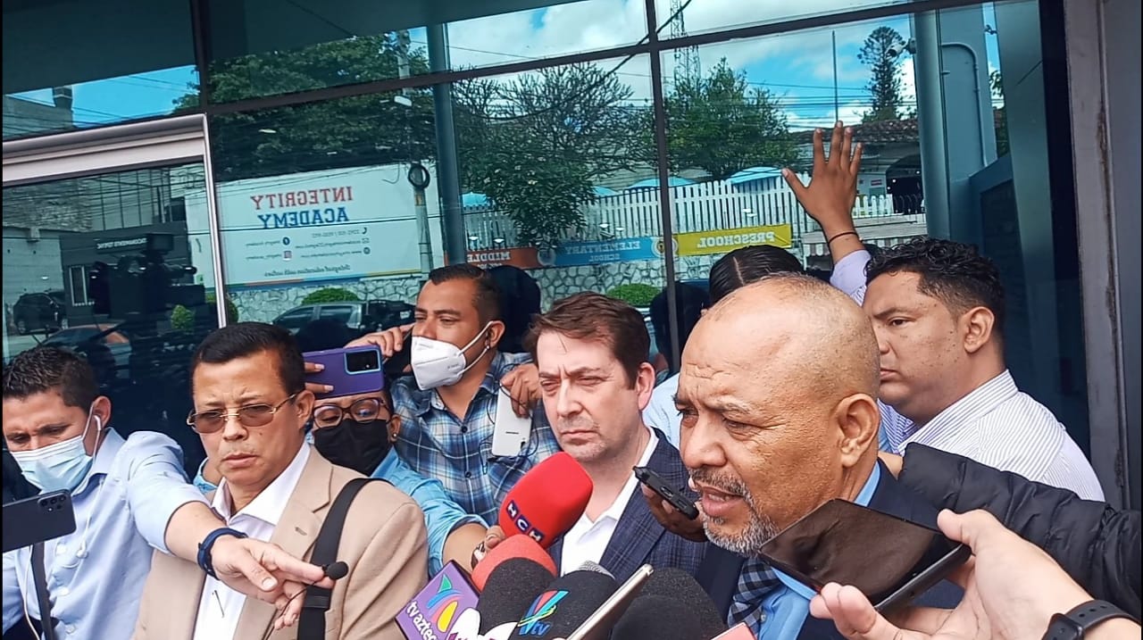 Empresario Murray P. Farmer, llega a COHEP, en busca de soluciones para que Honduras pague demanda millonaria Empresario Murray P. Farmer, llega a COHEP, en busca de soluciones para que Honduras pague demanda millonaria