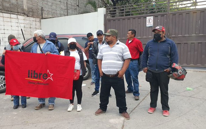 Para evitar toma en la Escuela Normal Mixta, colectivos de LIBRE realizan un madrugón