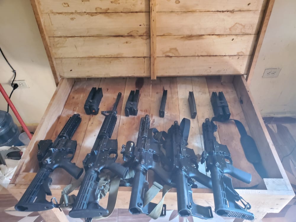 Policía Nacional ubica narcolaboratorio en Colón y decomisan fusiles de uso prohibido Policía Nacional ubica narcolaboratorio en Colón y decomisan fusiles de uso prohibido