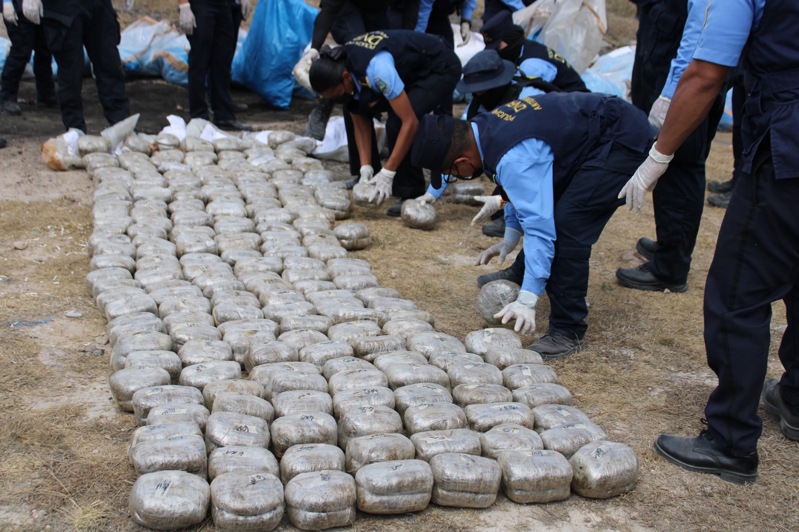 Agentes antidrogas incineran más de 2 mil paquetes de marihuana