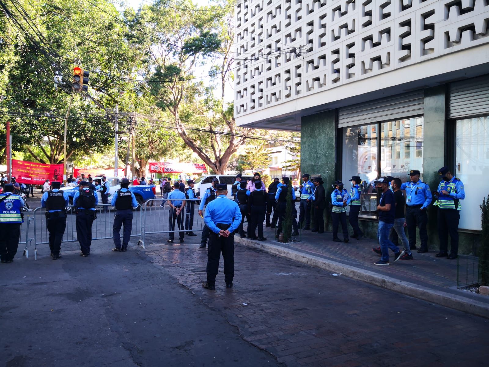 Policía Nacional ejecutará esquema de seguridad en la elección de los nuevos magistrados a la CSJ Policía Nacional ejecutará esquema de seguridad en la elección de los nuevos magistrados a la CSJ