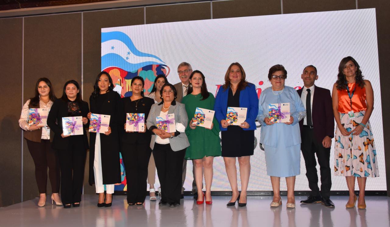 Destacadas hondureñas realizan el lanzamiento del libro “Mujeres Valientes en Política”
