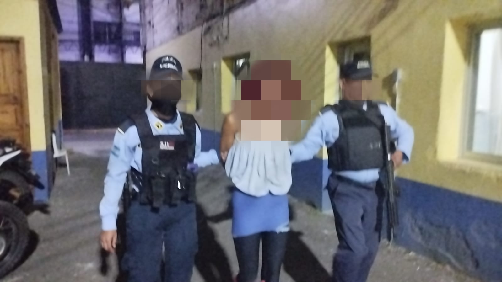 ¡Inaudito! Detienen a mujer por maltratar a su propia madre