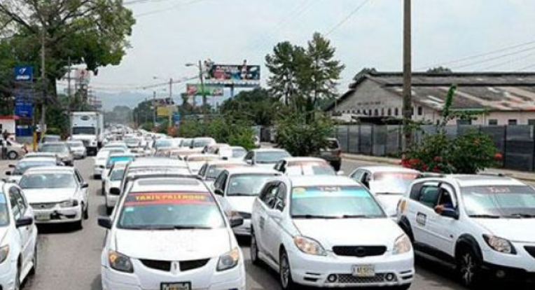 Taxistas que no porten su licencia de conducir pagarán una multa