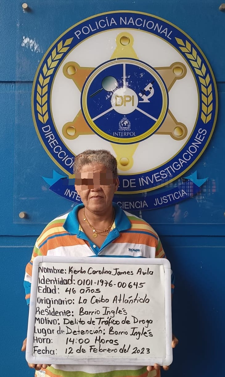 Le decomisa más de 100 libras de supuesta marihuana a una femina de 54 años