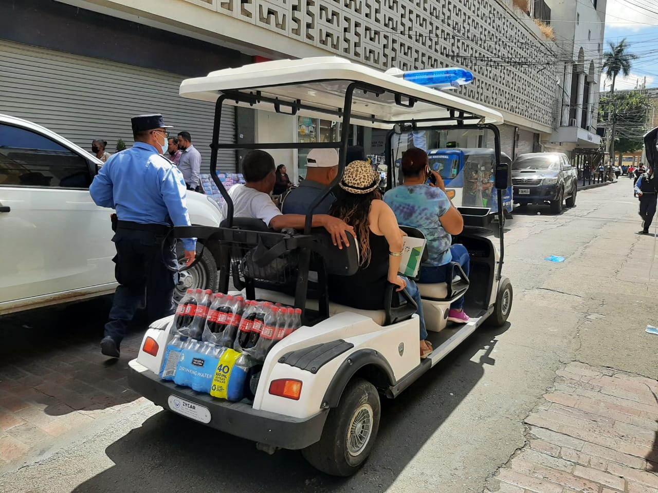 PN sigue brindando transporte a capitalinos debido al cierre de rutas que dirigen hacia con el CN PN sigue brindando transporte a capitalinos debido al cierre de rutas que dirigen hacia con el CN