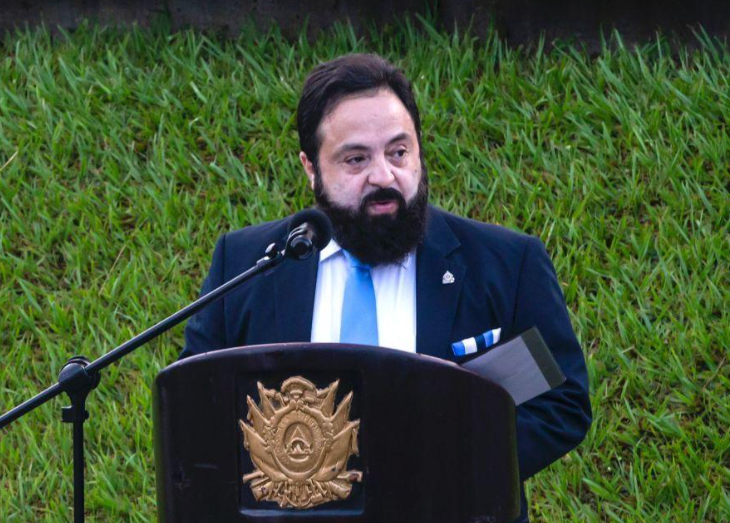 Redondo anuncia a través de Twitter la creación de la carrera del funcionario legislativo