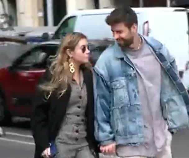 ¡Claramente fue bombazo! Clara Chía se golpea con un rótulo por escapar de la prensa.