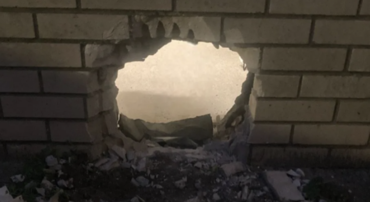 ¡DE PELÍCULA! Con la ayuda de un cepillo de dientes dos presos escapan de la cárcel cavando un túnel ¡DE PELÍCULA! Con la ayuda de un cepillo de dientes dos presos escapan de la cárcel cavando un túnel