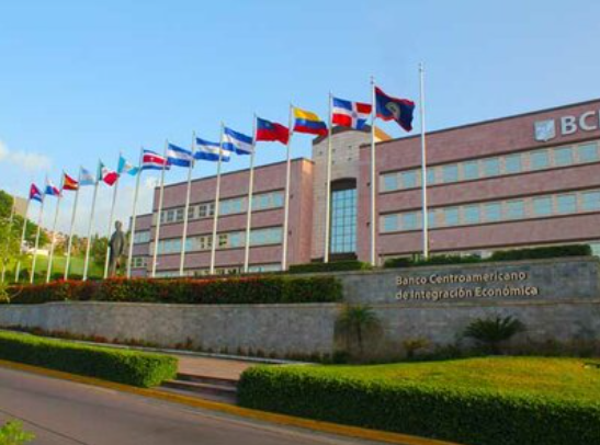 BCIE y SECMCA firman acuerdo para impulsar acciones técnicas en materia económica y financiera BCIE y SECMCA firman acuerdo para impulsar acciones técnicas en materia económica y financiera