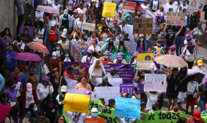 En el día internacional de la mujer, hondureñas marchan en contra de la ola de feminicidios en el país En el día internacional de la mujer, hondureñas marchan en contra de la ola de feminicidios en el país