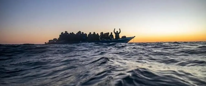 España rescata a 48 inmigrantes, entre ellos niños y mujeres embarazadas