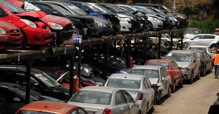 Importadores de vehículos se toman accesos a la aduana La Mesa