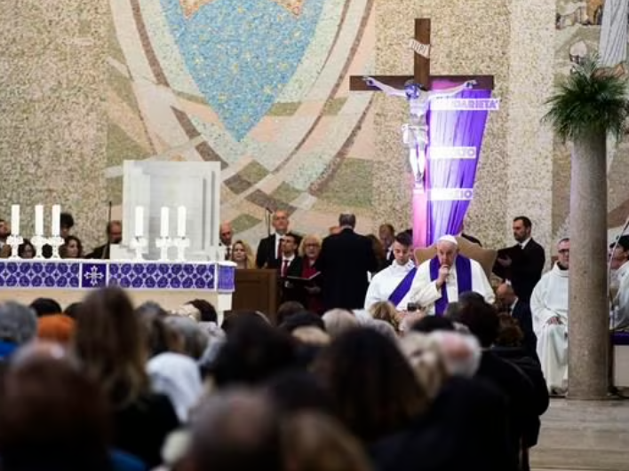 El papa amenaza con el “infierno” a los fieles “presuntuosos” que juzgan