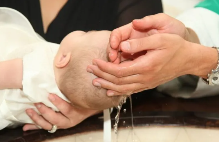 Diócesis en Italia suspende presencia de padrinos en bautizos: «Ha perdido su valor» Diócesis en Italia suspende presencia de padrinos en bautizos: «Ha perdido su valor»