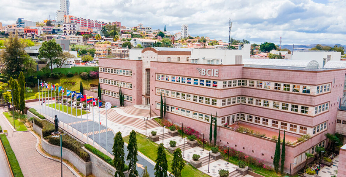 BCIE dará 4,4 millones de dólares para rehabilitación de escuelas en Honduras BCIE dará 4,4 millones de dólares para rehabilitación de escuelas en Honduras