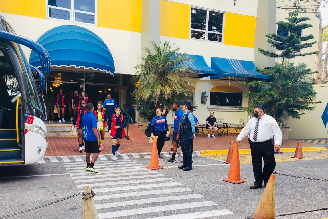 Policía de Turismo de la DNPSC brindan acompañamiento a delegaciones que participan en el torneo Centroamericano UNCAF Policía de Turismo de la DNPSC brindan acompañamiento a delegaciones que participan en el torneo Centroamericano UNCAF