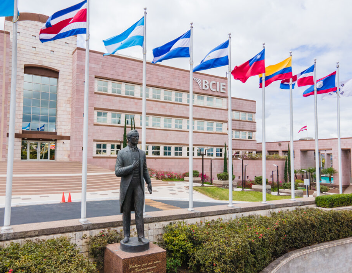 La Bolsa de Valores de Londres celebra el estreno del BCIE al cierre del mercado
