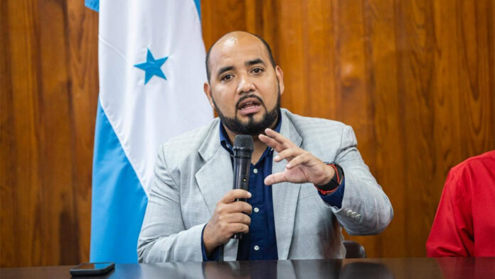 Dirigentes magisteriales consideran que la Secretaría de Educación le quedó muy grande a Daniel Sponda