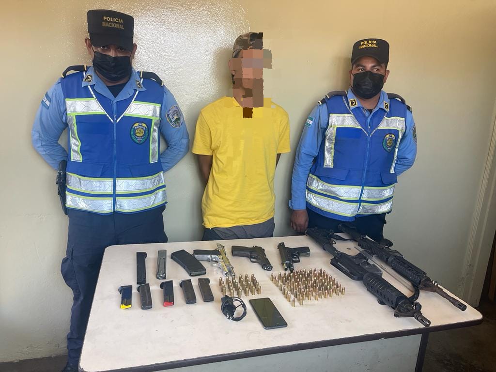 Armamento de Guerra era transportado en motocicleta por menor de edad.