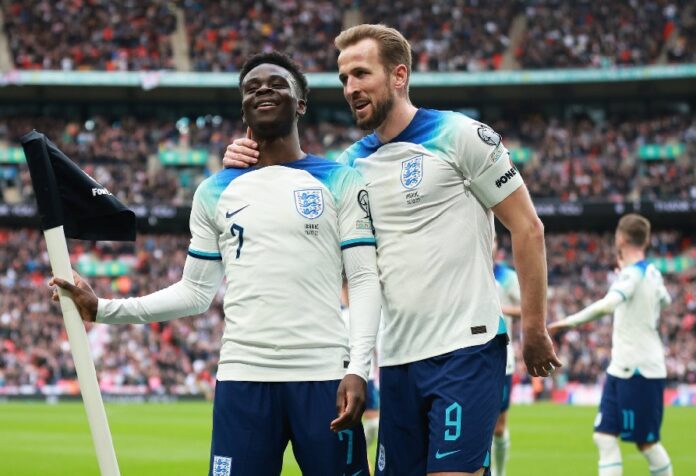 2-0. Saka ilumina el camino para un nuevo triunfo inglés 2-0. Saka ilumina el camino para un nuevo triunfo inglés
