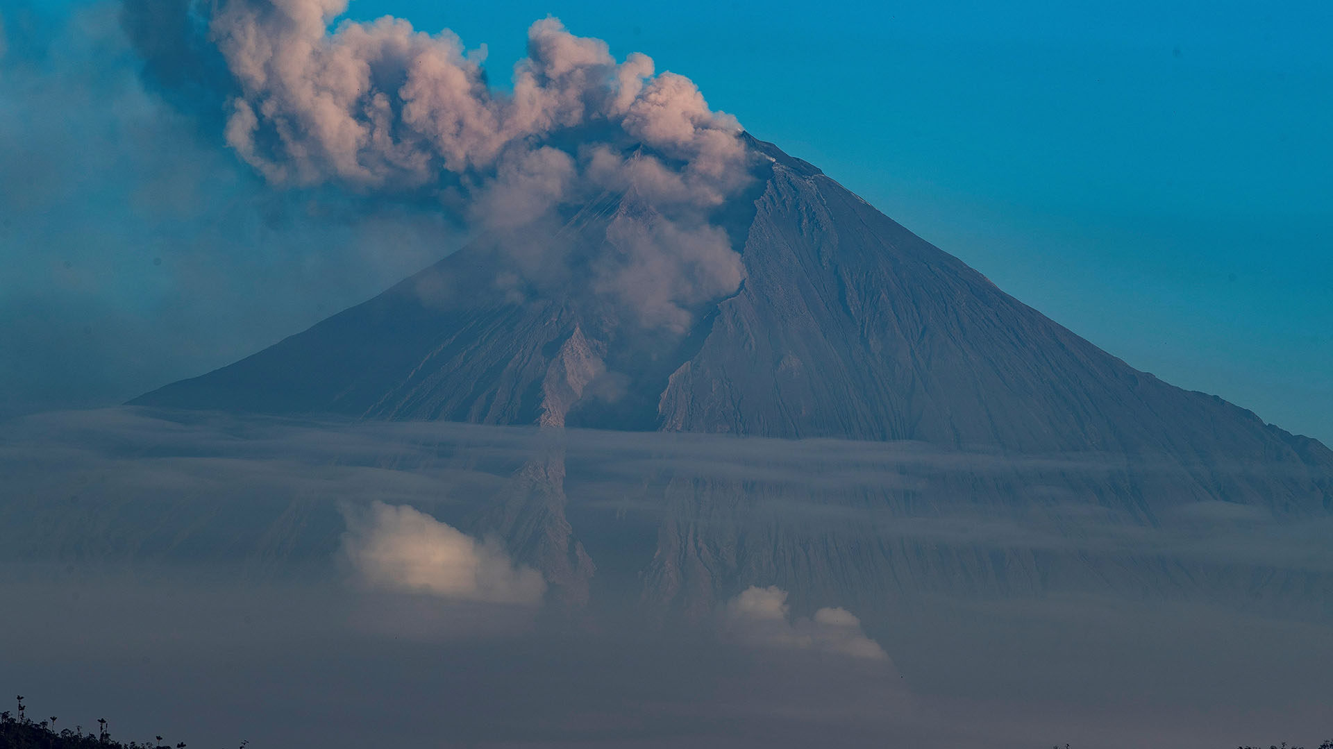 Ecuador: avalanchas del volcán Sangay desbordaron un río en la Amazonía Ecuador: avalanchas del volcán Sangay desbordaron un río en la Amazonía