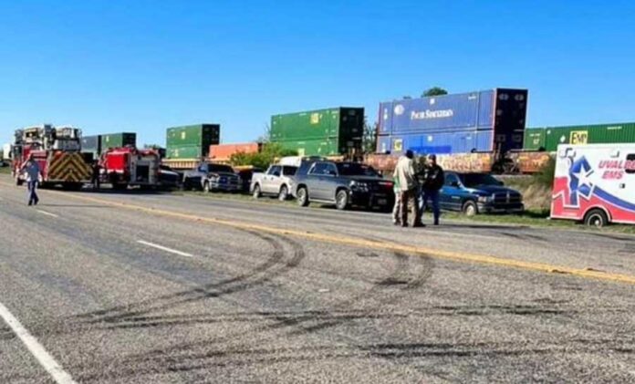 En estado crítico migrantes rescatados de vagón de ferrocarril donde murieron dos hondureños En estado crítico migrantes rescatados de vagón de ferrocarril donde murieron dos hondureños