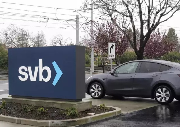 EEUU lanza un plan para proteger los depósitos de SVB y cierra otro banco