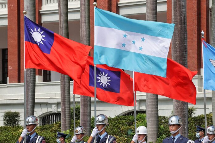 Taiwán retira a su embajadora en Honduras