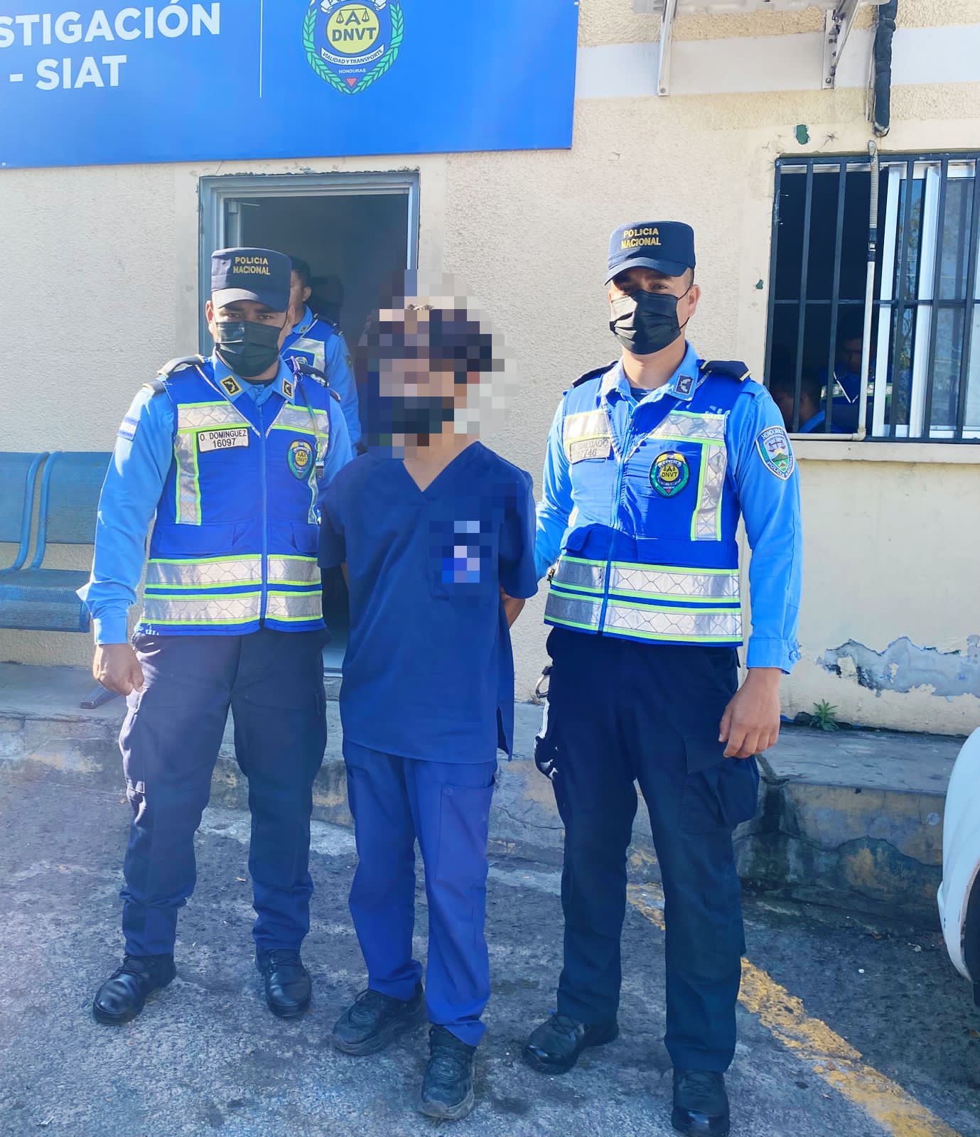 Detienen a conductor responsable del accidente de esta madrugada en el anillo periférico. Detienen a conductor responsable del accidente de esta madrugada en el anillo periférico.