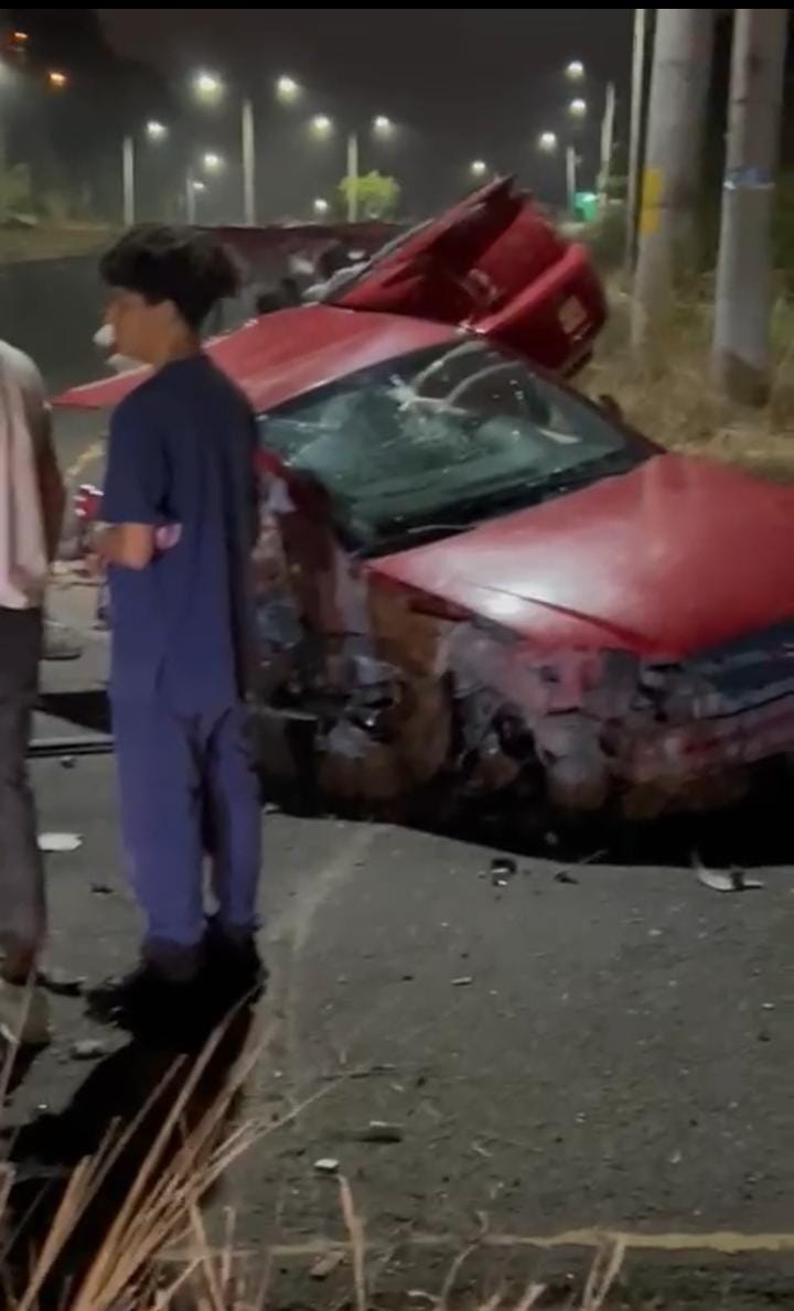 Fatal accidente en el anillo periférico deja dos mujeres muertas Fatal accidente en el anillo periférico deja dos mujeres muertas