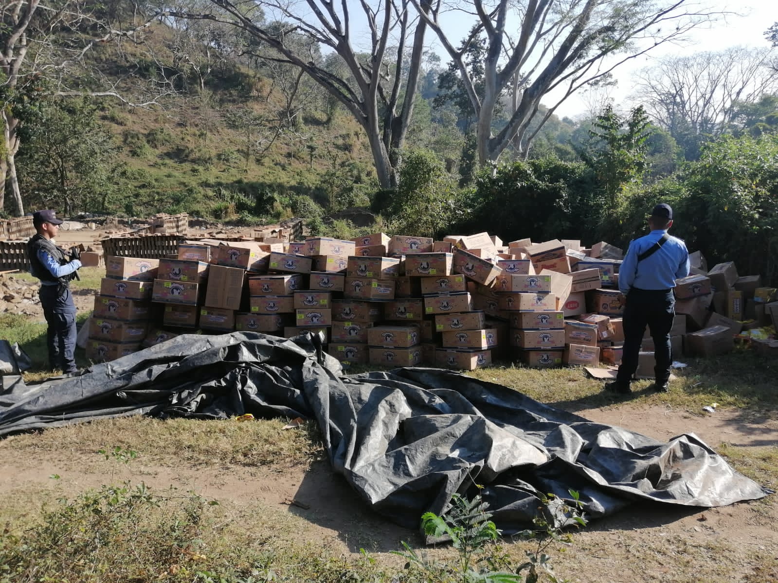 Agentes policiales en Santa Bárbara recuperan mercadería valorada en 800,000 lempiras Agentes policiales en Santa Bárbara recuperan mercadería valorada en 800,000 lempiras