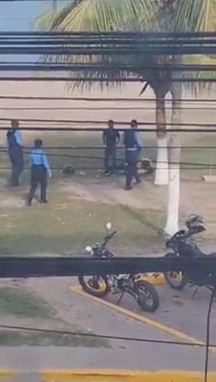 ¡Picaritos! Detienen a 2 hombres intentando hacer actos inmorales en plena playa Coca Cola