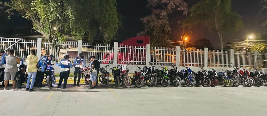 29 motocicletas y permisos de conducir decomisa DNVT en carrera clandestina 29 motocicletas y permisos de conducir decomisa DNVT en carrera clandestina