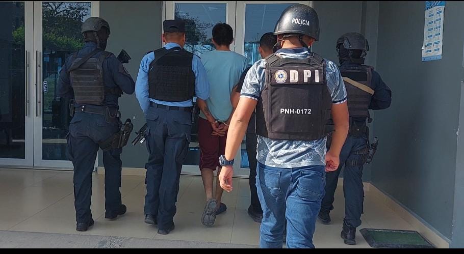 Por el delito de homicidio funcionarios de la UDEP-13 capturan a sujeto Por el delito de homicidio funcionarios de la UDEP-13 capturan a sujeto