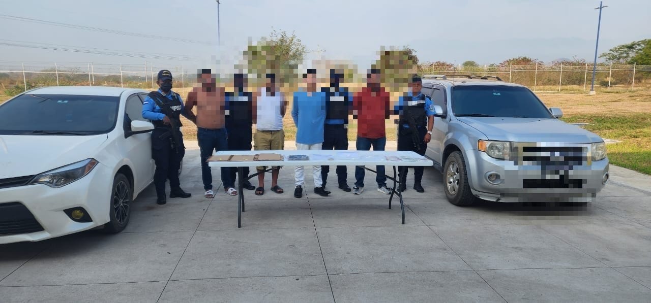 En Yoro, agentes de la Policía Nacional detienen a cuatro personas del sexo masculino por diferentes delitos En Yoro, agentes de la Policía Nacional detienen a cuatro personas del sexo masculino por diferentes delitos