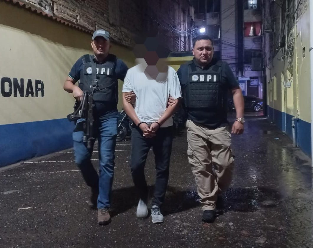 DPI captura sujeto en colonia La Peña de la capital por la supuesta violación de su prima de 14 años DPI captura sujeto en colonia La Peña de la capital por la supuesta violación de su prima de 14 años