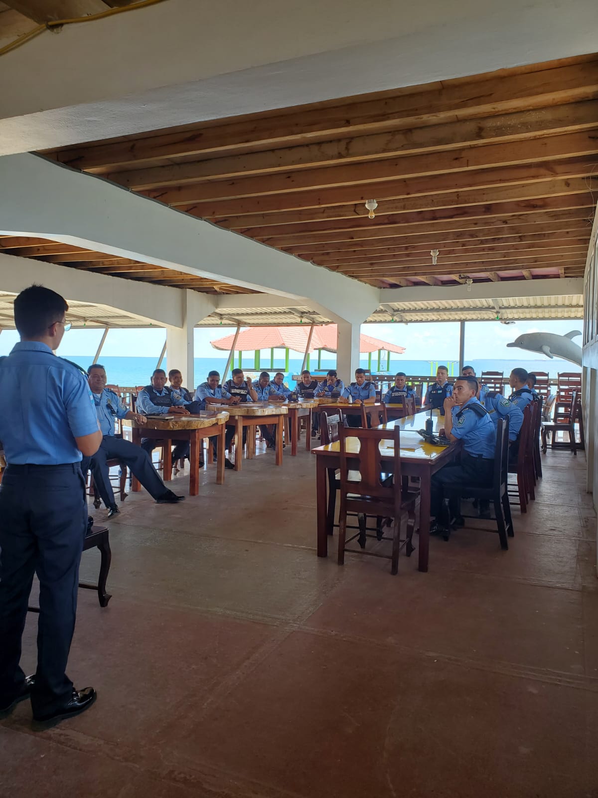 Funcionarios policiales reciben capacitación sobre el uso de la fuerza y armas de fuego Funcionarios policiales reciben capacitación sobre el uso de la fuerza y armas de fuego