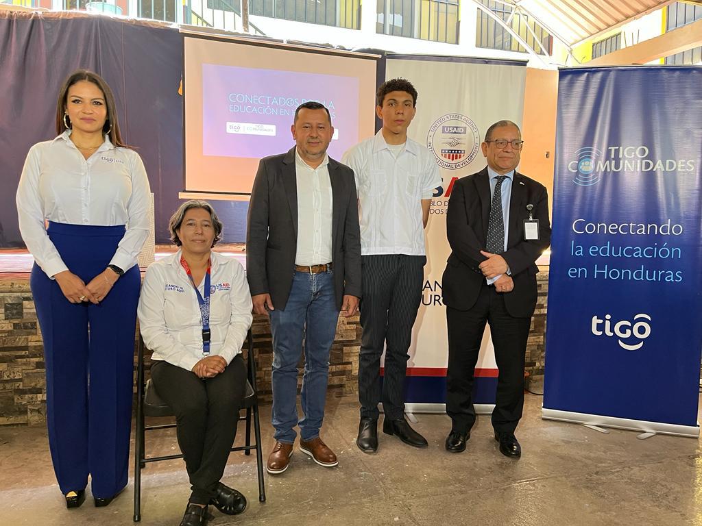 Tigo Comunidades conecta al Instituto 21 de Octubre, impulsando el cierre de la brecha digital