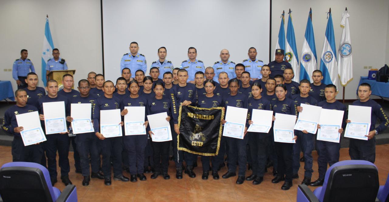 Sistema de Educación Policial adiestro a más de 50 funcionarios policiales en los cursos de conducción y liderazgo Sistema de Educación Policial adiestro a más de 50 funcionarios policiales en los cursos de conducción y liderazgo